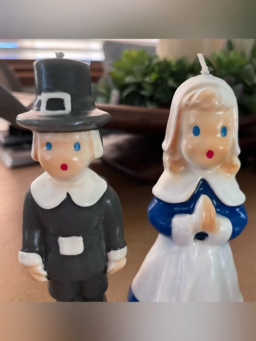 Twos Company lights pilgrim